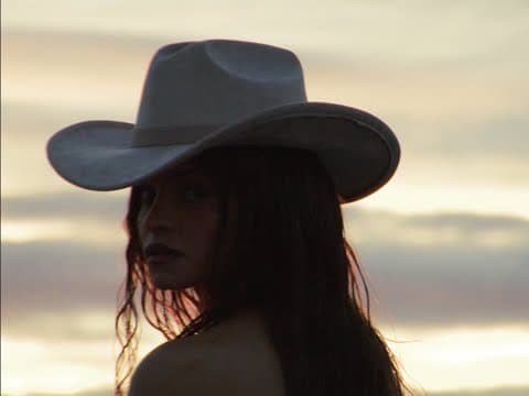 Aleesha - ALEESHA - GIRLS GIRL (Visualizer)