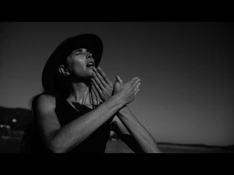 Brisa Fenoy - Brisa Fenoy Ft. Alta Vibracion -  Fluye (Vídeo Oficial)